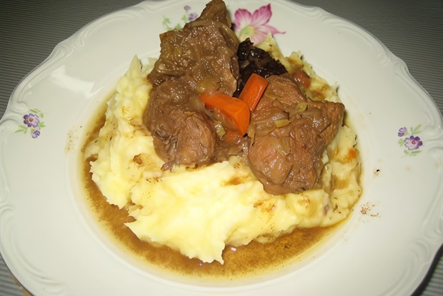 Ароматная томленая свинина с овощами