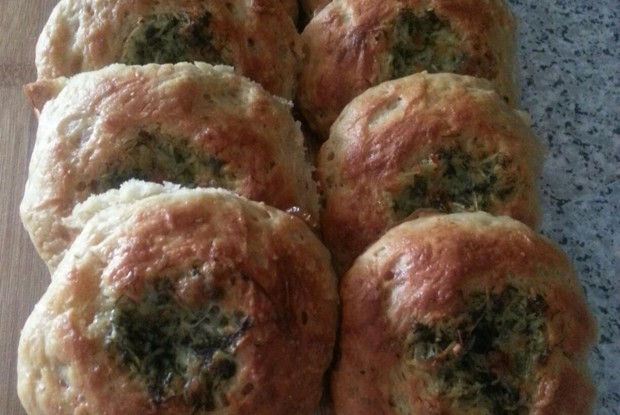 Ароматные чесночные булочки с зеленью