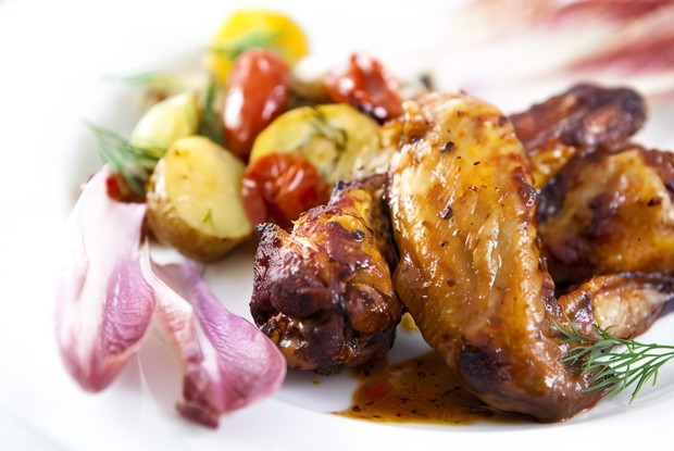 Ароматные куриные крылышки с медом и карри