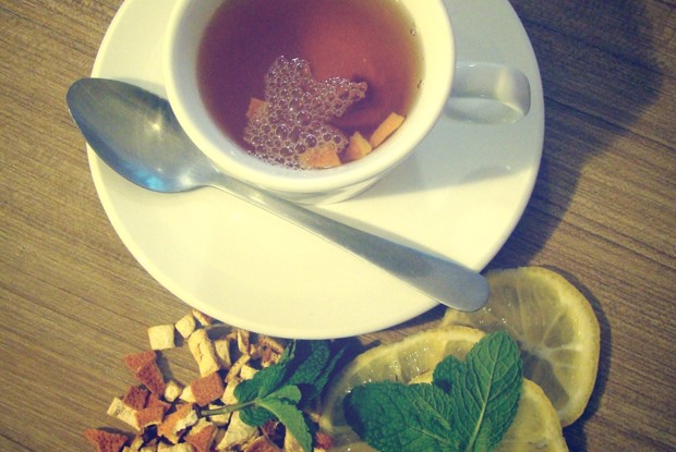 Ароматный чай с мятой и апельсиновыми корочками