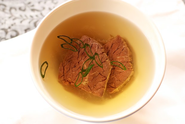 Ароматный говяжий бульон с гвоздикой