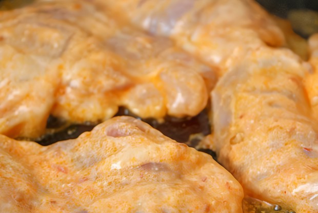 Ароматный йогуртовый маринад со специями для курицы