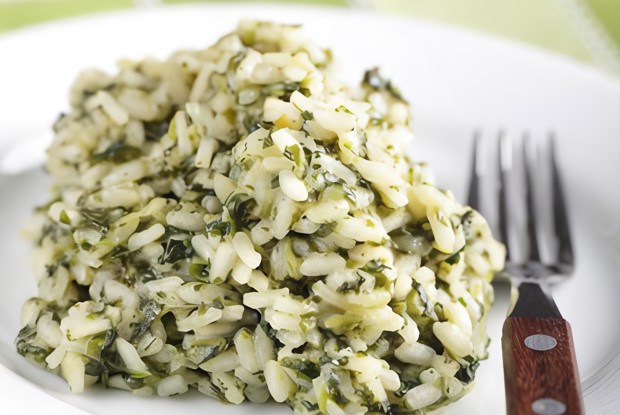 Ароматный рис с перцами поблано и зеленью