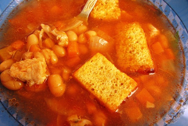 Ароматный томатный суп с фасолью