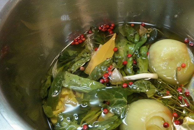 Ароматное масло с травами и чесноком