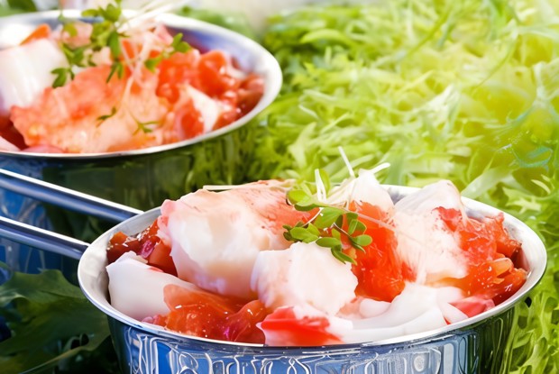 Ароматное мясо краба с карри в горшочках