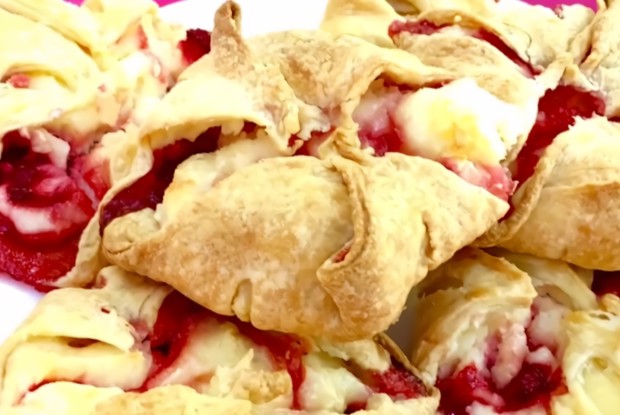 Ароматные пирожки с яблоками и корицей