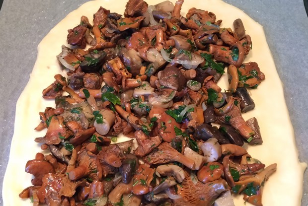 Ароматный пирог с грибами