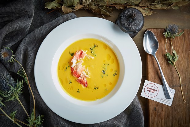 Ароматный тыквенный крем-суп с мясом краба