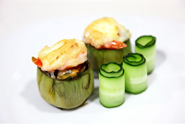 Артишоки фаршированные мидиями и креветками, под шапкой из козьего сыра