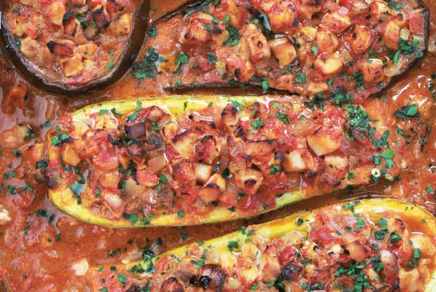 Ассорти из овощей, фаршированных филе сазана