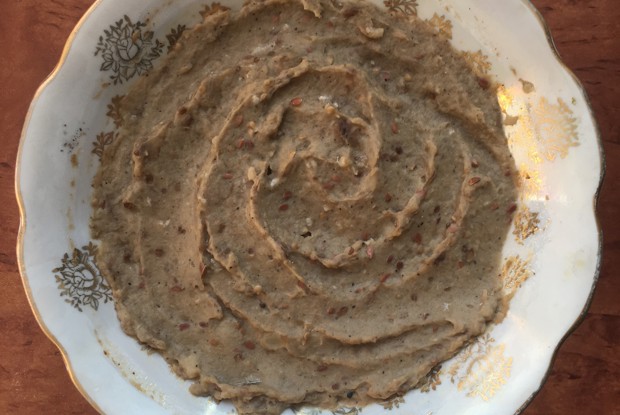 Бабагануш с льняными семечками