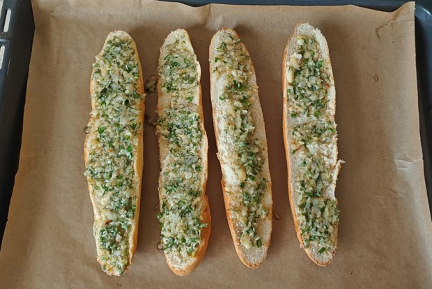 Багет с чесноком и сыром