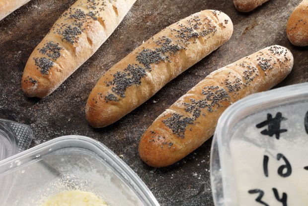 Багеты с картофельными хлопьями и маком