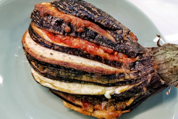 Баклажан пармиджано, запеченный целиком