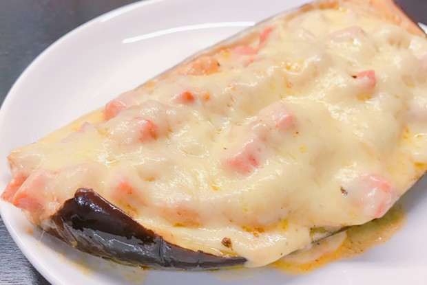 Баклажан, запеченный с сыром и ветчиной