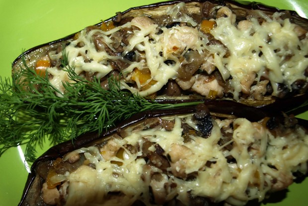 Баклажаны фаршированные грибами, курицей и болгарским перцем