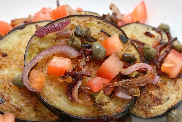 Баклажаны на гриле с сальсой