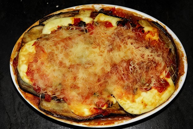 Баклажаны запеченные в томатном соусе под сыром