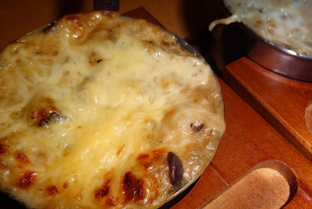 Баклажанный жюльен с грибами