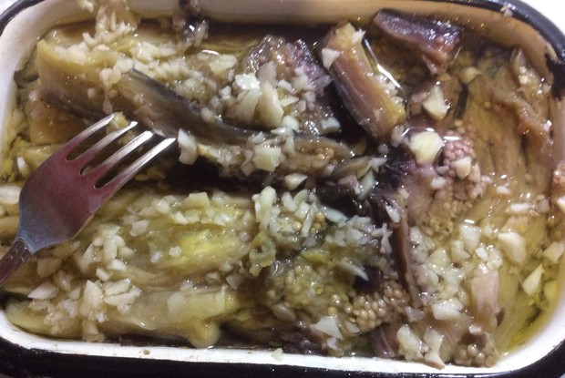 Баклажаны с чесноком по-гречески