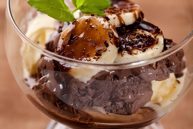 Бананы с шоколадом и йогуртом