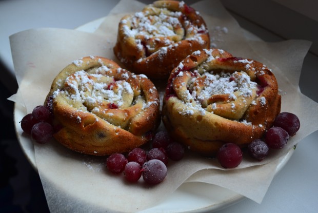 Банановые маффины с клюквой