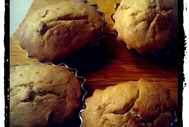 Банановые маффины с курагой