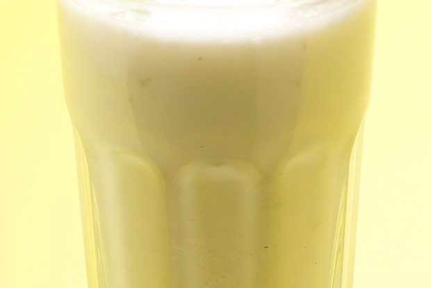 Банановый коктейль с корицей