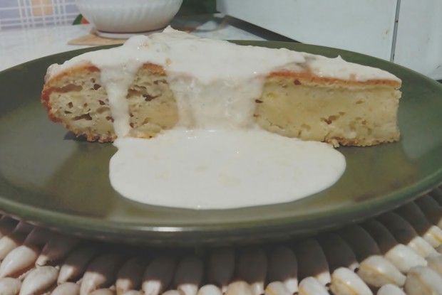 Банановый пирог под банановым соусом