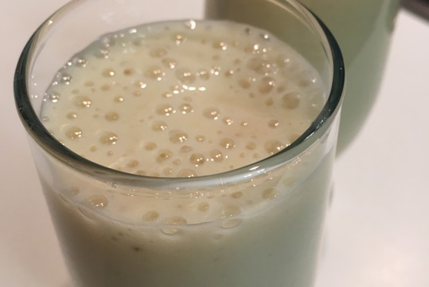 Банановый смузи с кефиром