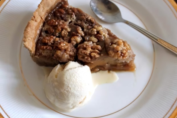 Банановый тарт с медом и грецкими орехами