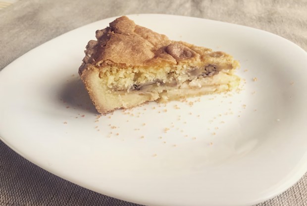 Бананово-яблочный пирог с миндалём и манным франжипаном