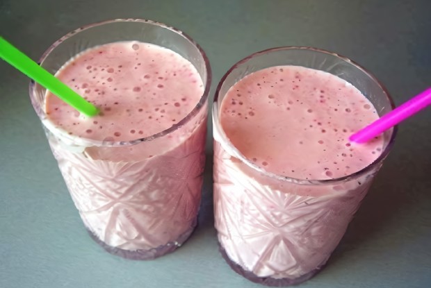 Бананово-клубничный коктейль