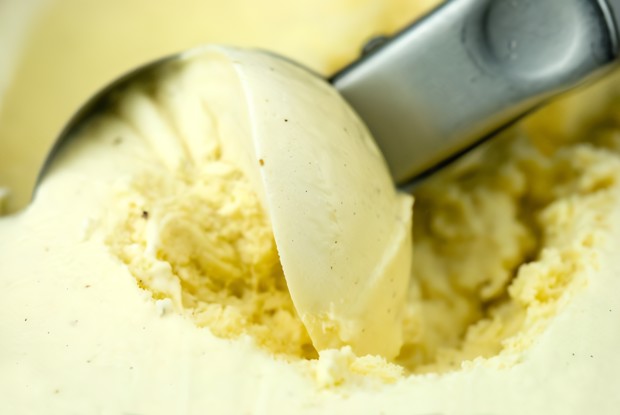 Банановое мороженое с корицей