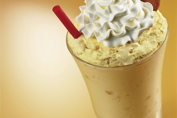 Банановое пюре с медом и взбитыми сливками