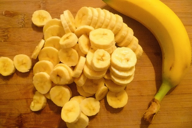 Банановый десерт с зефиром в  шоколаде