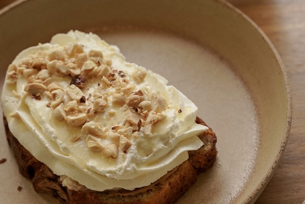 Банановый хлеб с арахисовой пастой