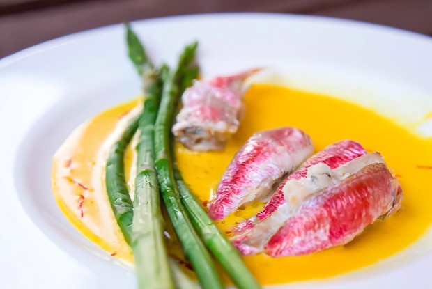 Барабулька со спаржевой фасолью