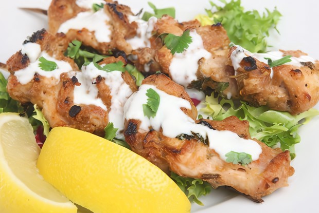Бараньи шашлыки в марокканских специях с йогуртово-мятным соусом