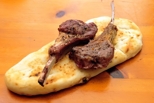 Баранина на гриле в апельсиново-травяной корочке