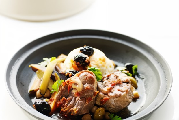 Баранина с черными оливками