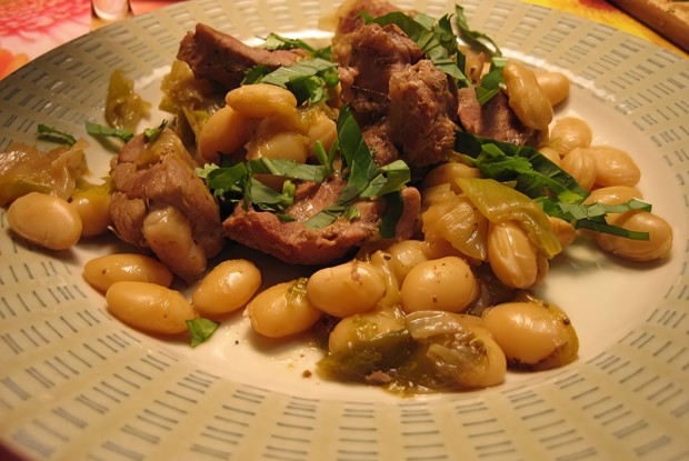 Баранина с фасолью и пореем