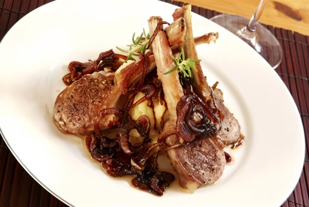 Баранина с луковым мармеладом