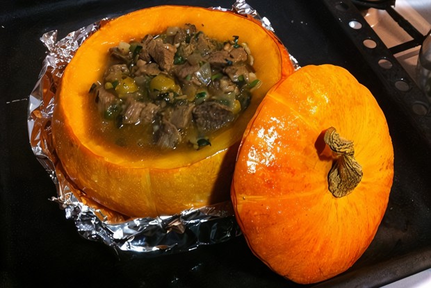 Баранина со специями, запеченная в тыкве по рецепту Андрея Рывкина
