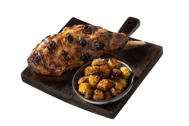 Баранина в духовке с черносливом по рецепту Джейми Оливера