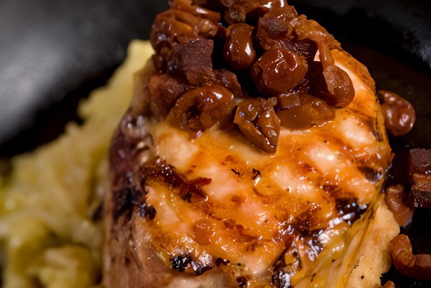 Баранина в соусе из вишни и портвейна с мятой