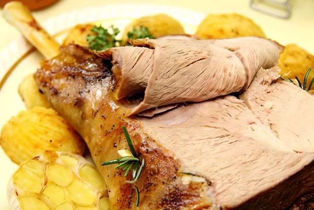 Баранья нога в лимонно-чесночном маринаде