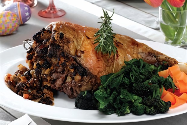 Баранья ножка с начинкой из сухофруктов