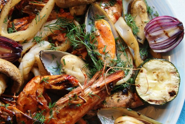 Барбекю из морепродуктов и овощей